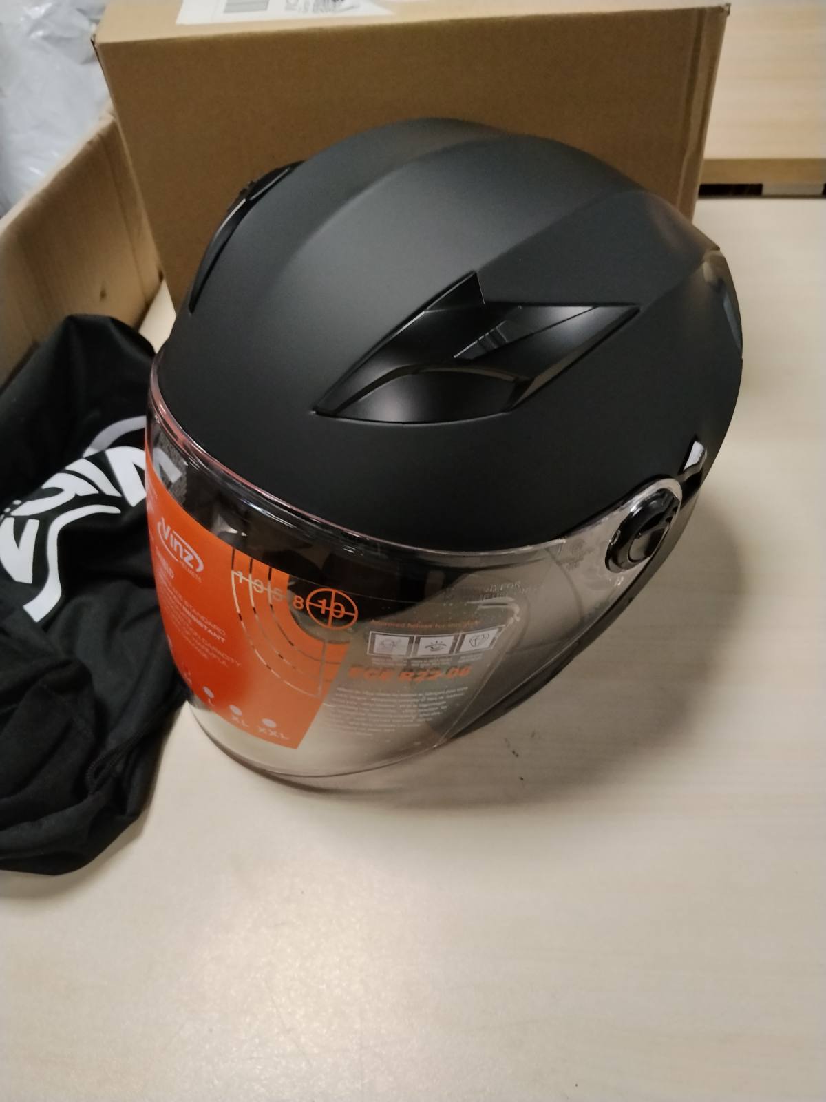 312867 - HELMETË VINZ CALOBRA JET ME VIZKË DIELLI DHE VIZKË | HELMETË MOTOÇIKLETE DHE SKUTERI | E CERTIFIKUAR ECE 22.06 | MADHËSITË XS-XXL - E ZEZË MAT