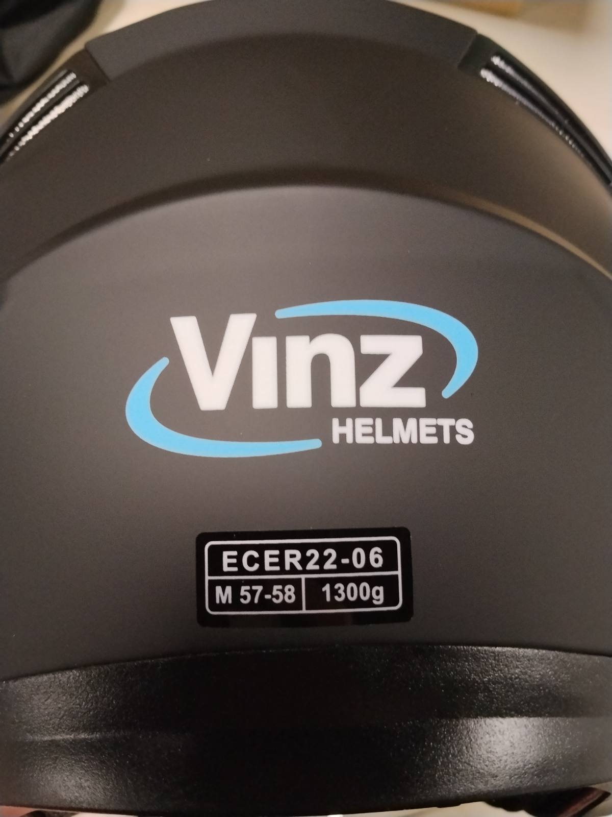 312867 - HELMETË VINZ CALOBRA JET ME VIZKË DIELLI DHE VIZKË | HELMETË MOTOÇIKLETE DHE SKUTERI | E CERTIFIKUAR ECE 22.06 | MADHËSITË XS-XXL - E ZEZË MAT