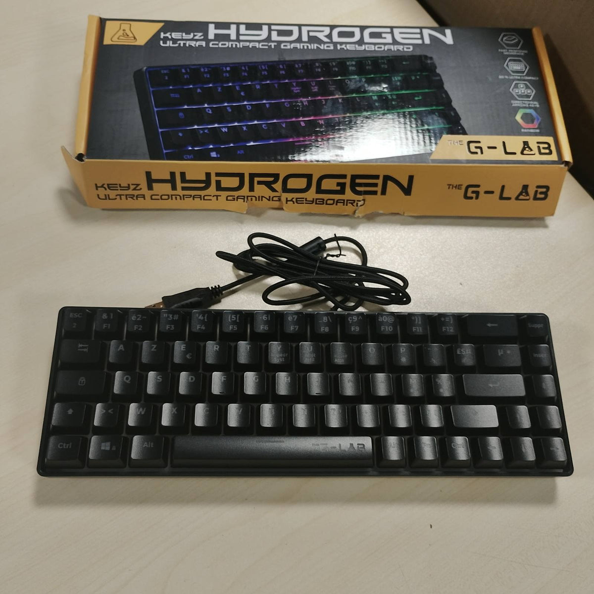 309010 - G-LAB Tastiera Keyz Hydrogen për Lojëra 60%, AZERTY gjysmë-mekanike me tela, ndriçim shumëngjyrësh i sfondit, format kompakt TKL - PC/PS4/PS5 - e re, e zezë