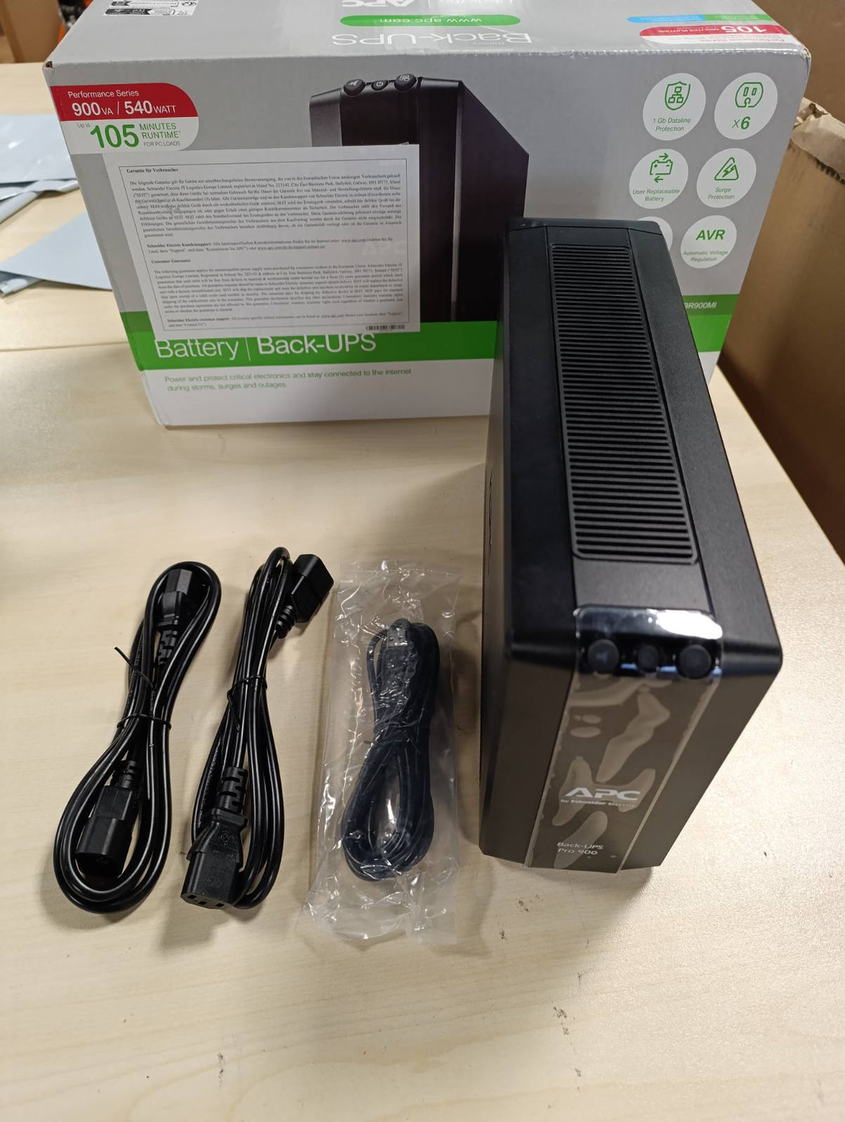 308517 - APC BY SCHNEIDER ELECTRIC Back UPS Pro - BR900MI - UPS 900VA - 6 priza IEC, ndërfaqe LCD, mbrojtje e linjës së të dhënave 1 Gb