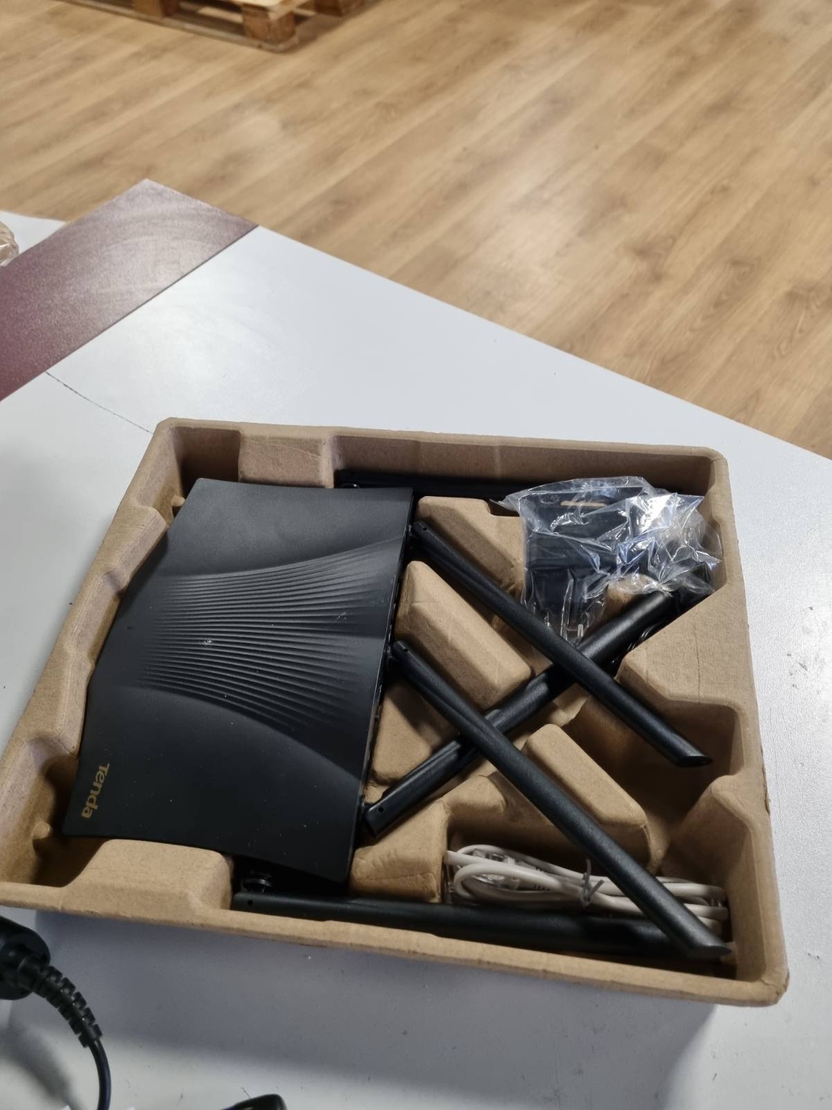 308786 - TENDA Router RX12 Pro, WiFi 6 AX3000, dy banda Gigabit, 2404Mbps/5GHz + 574 Mbps/2.4GHz, 4 porta Gigabit, bandë më e madhe 160MHz, WiFi+ Mesh, OFDMA/VPN/WPA3/IPV6/TWT