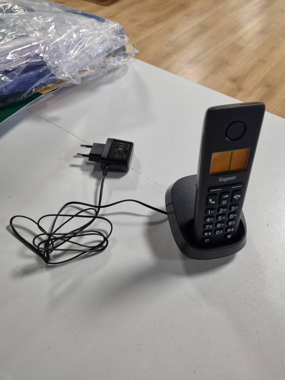 308987 - GIGASET Pure 120 - telefon pa tel me mbrojtje thirrjesh dhe ECO DECT, ekran me ndriçim nga prapa, i pajtueshëm me aparatet e dëgjimit, e zezë antracit, i pajtueshëm me DE, IT, FR, NL, BE, Çe, AUT