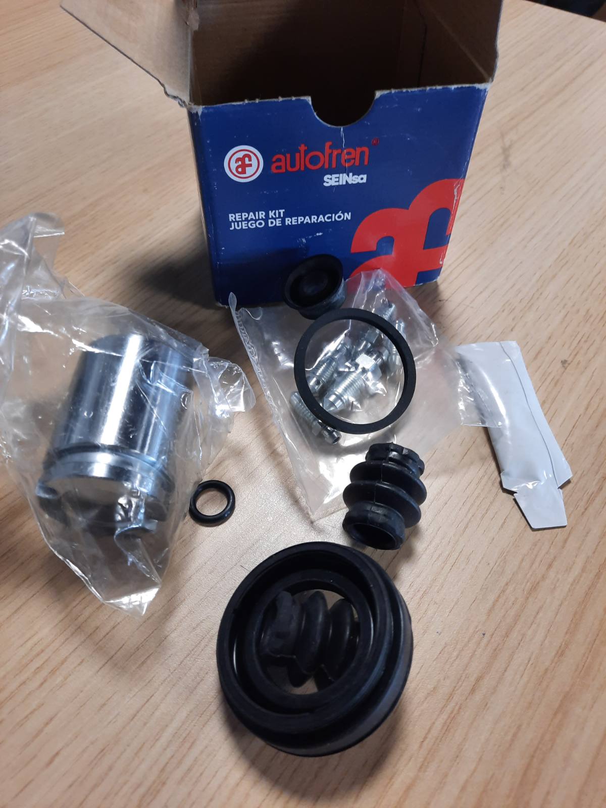 314091 - AUTOFREN SEINSA Kit Riparimi të Kalipit të Frenave të Pasme D4846C i Përputhshëm me VW Golf 4 Hatchback 1J1, Golf 6 5K1, Golf 5 Hatchback 1K1, POLO 9N, Polo Hatchback 6R1, 6C1