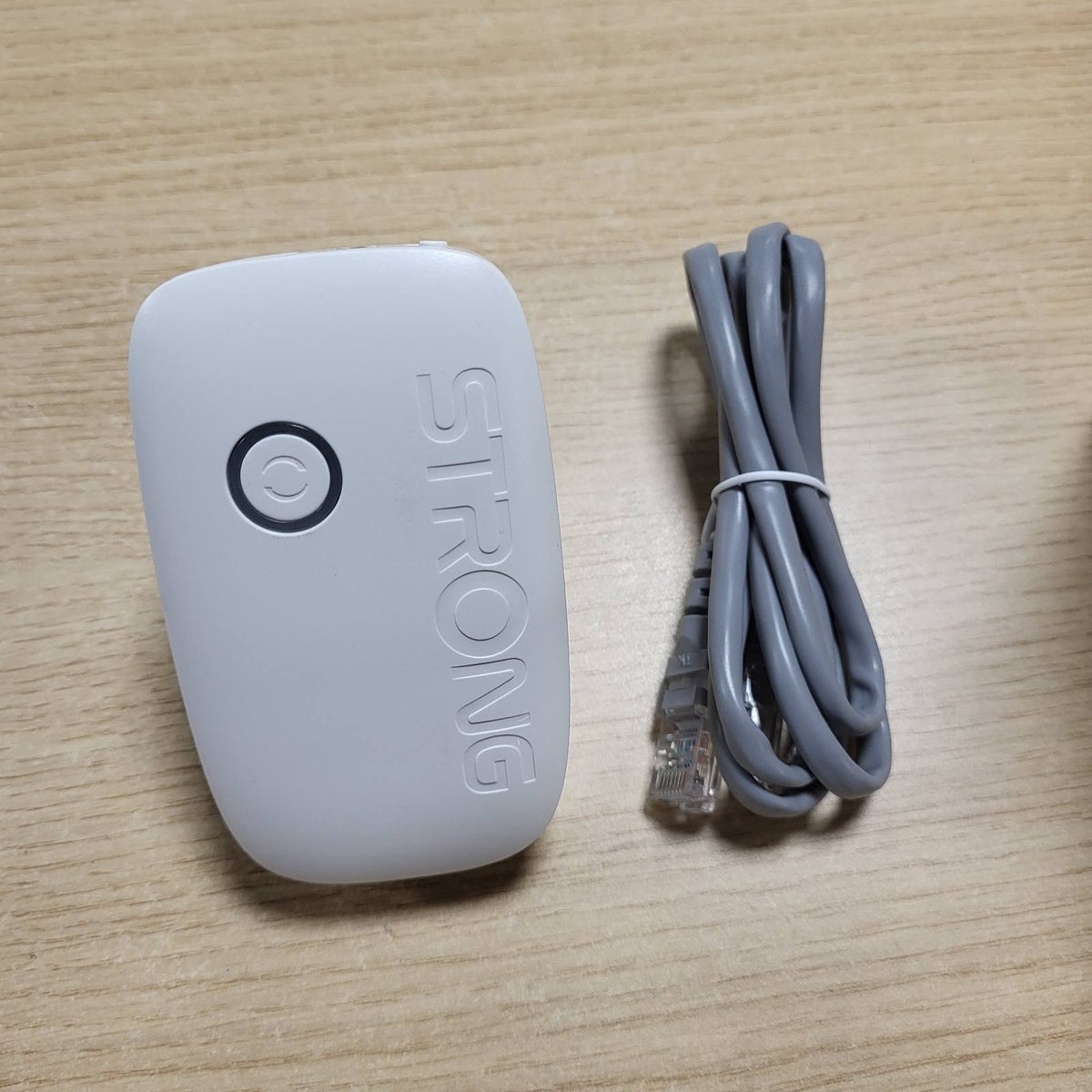 308931 - STRONG Amplifikator WiFi AC1200 për prizë elektrike, Përsëritës WiFi me dy banda, portë LAN, pikë aksesi, i pajtueshëm me të gjithë routerat