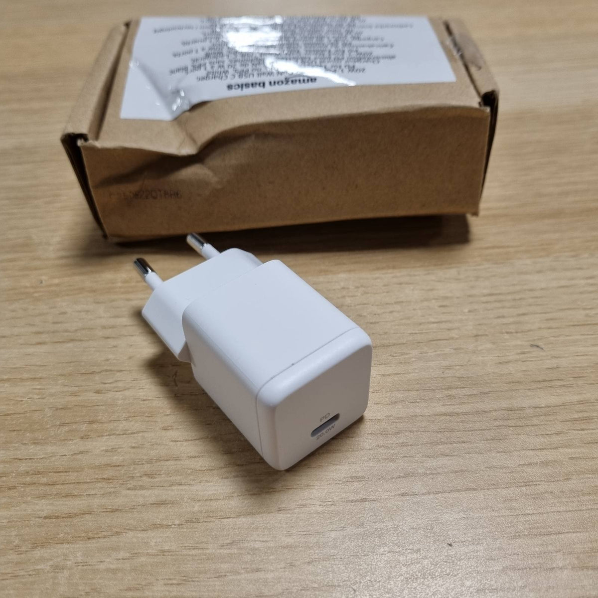 309264 - AMAZON BASICS Karikues muri USB-C, 20W, 1 portë PD 3.1, Teknologji Nano-GaN, i bardhë