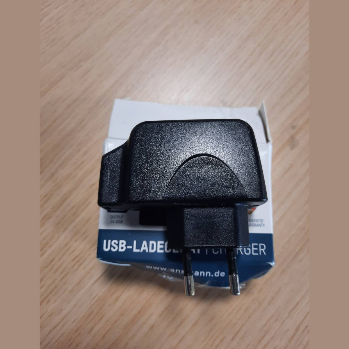 314778 -  Karikues USB HC212 për Telefona të Mençur, Tableta, Kufje, 1 copë, USB- 2.4A, I Zi