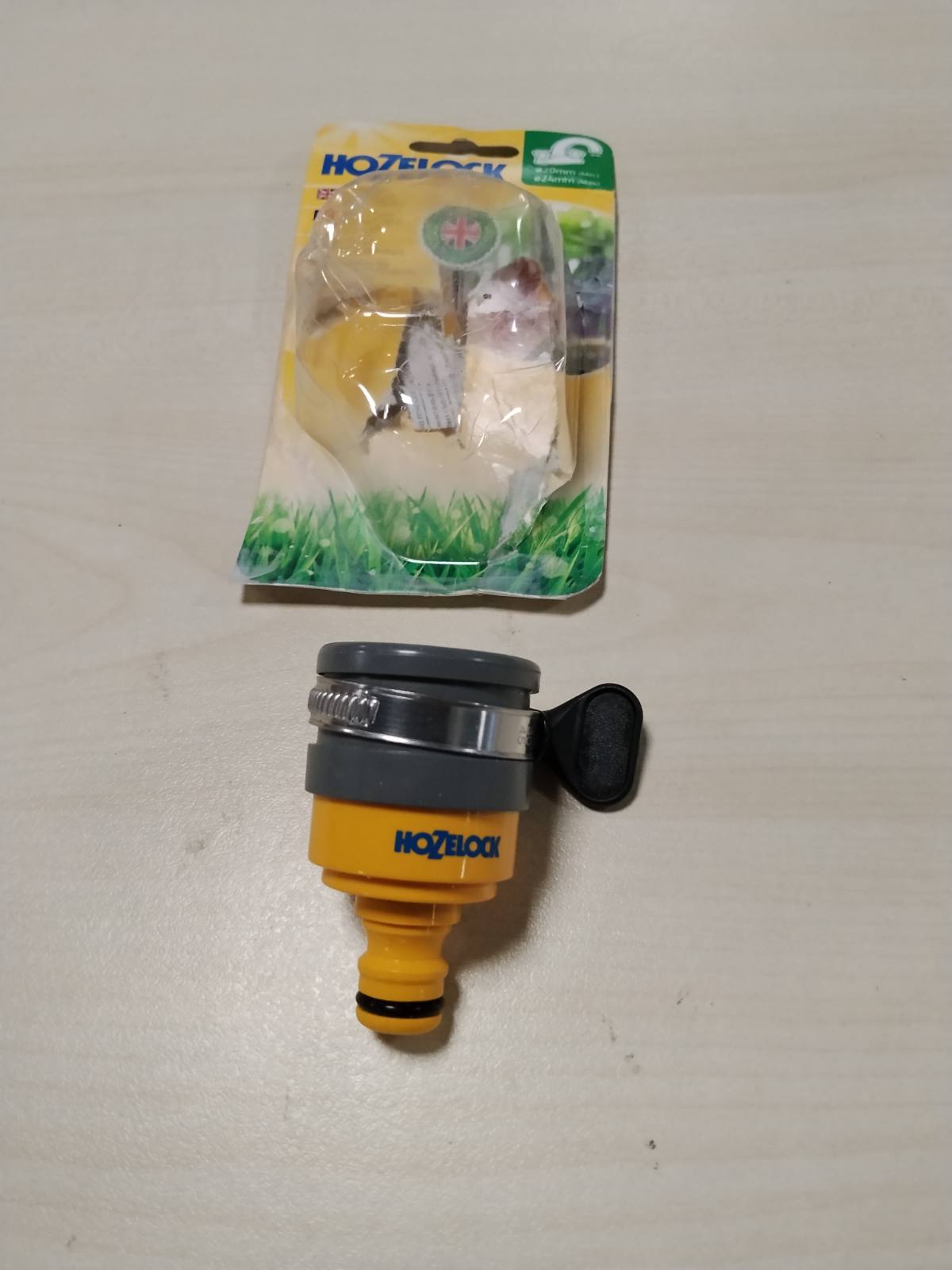 314037 - HOZELOCK - Lidhës i rrumbullakët rubineti për ambiente të brendshme Ø 20mm - 24mm, jakë çeliku inox e rregullueshme, lidhje e lehtë dhe e papërshkueshme nga rrjedhjet [2177P9000]