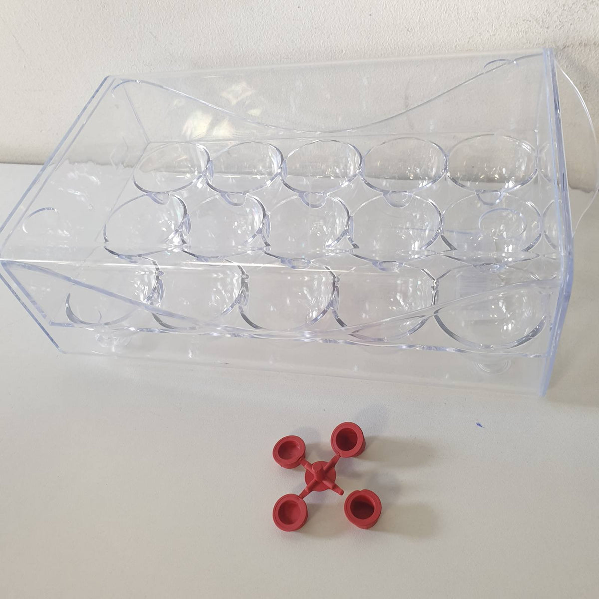 314660 - Tatay Organizues frigoriferi | Dimensionet: 27x16x9 cm | Material: Plastikë pa BPA | Kapacitet: Mban 15 vezë