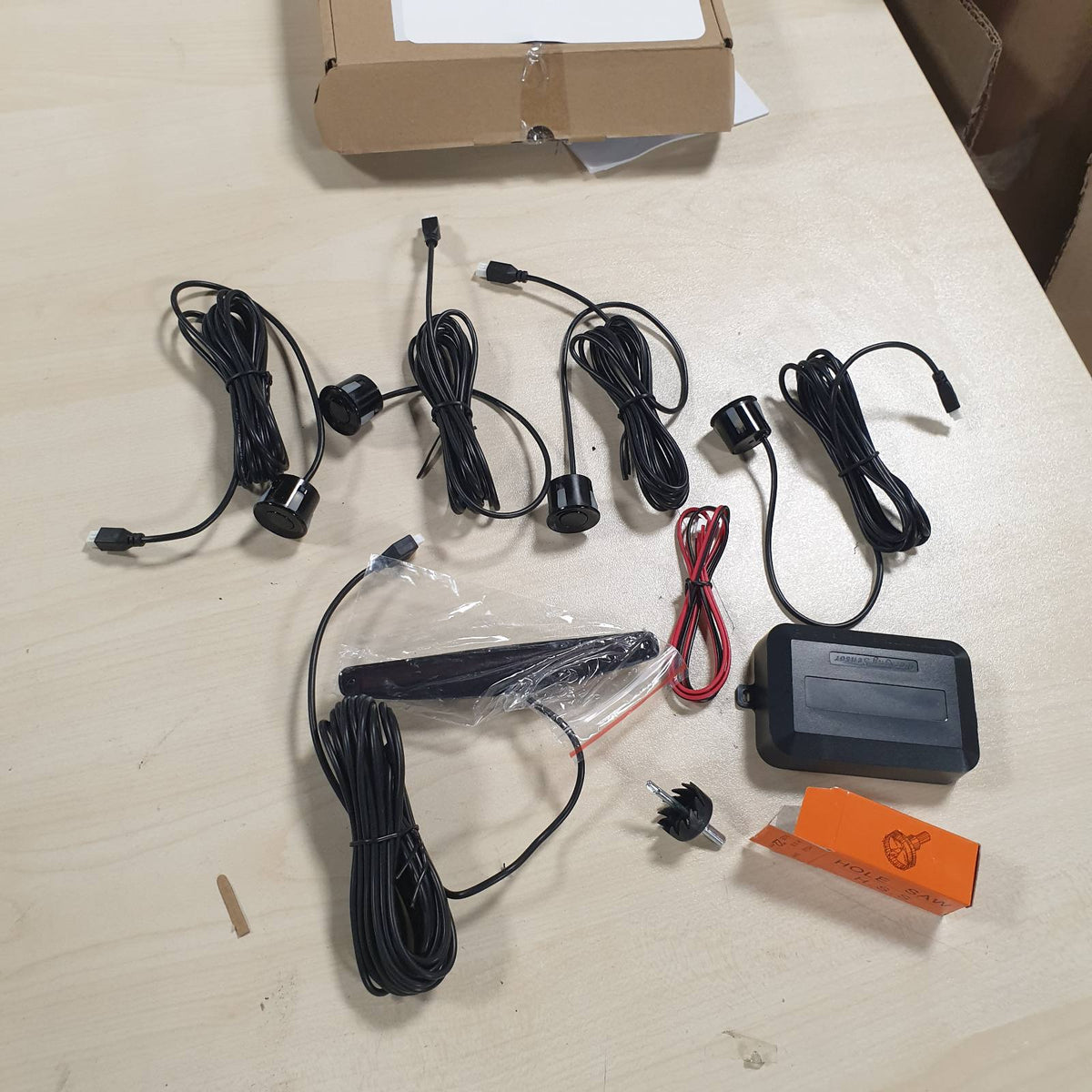 314607 - AUTOUTLET Radar për kthim mbrapsht për makinën, Sensorë parkimi të kthyeshëm prapa me 4 sensorë të zinj, Ekran LED, DC 12V, 22 mm