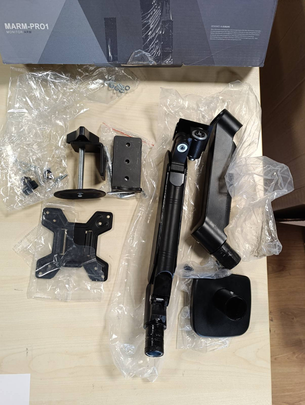 308961 - MARS GAMING MARM-PRO1, Mbajtëse Monitori me Sustë Gazi për Ekrane deri në 32", Lëvizje e Artikuluar 360°, Lartësi e Rregullueshme, Kompatibile me VESA 75x75 dhe 100x100, E Zezë