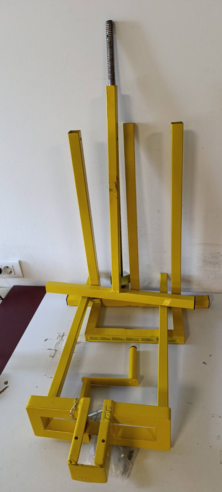 292658 - VOUNOT Kriku ngritës për kositësen, Kriku teleskopik mirëmbajtjeje, Kapacitet peshe 400 kg, i verdhë