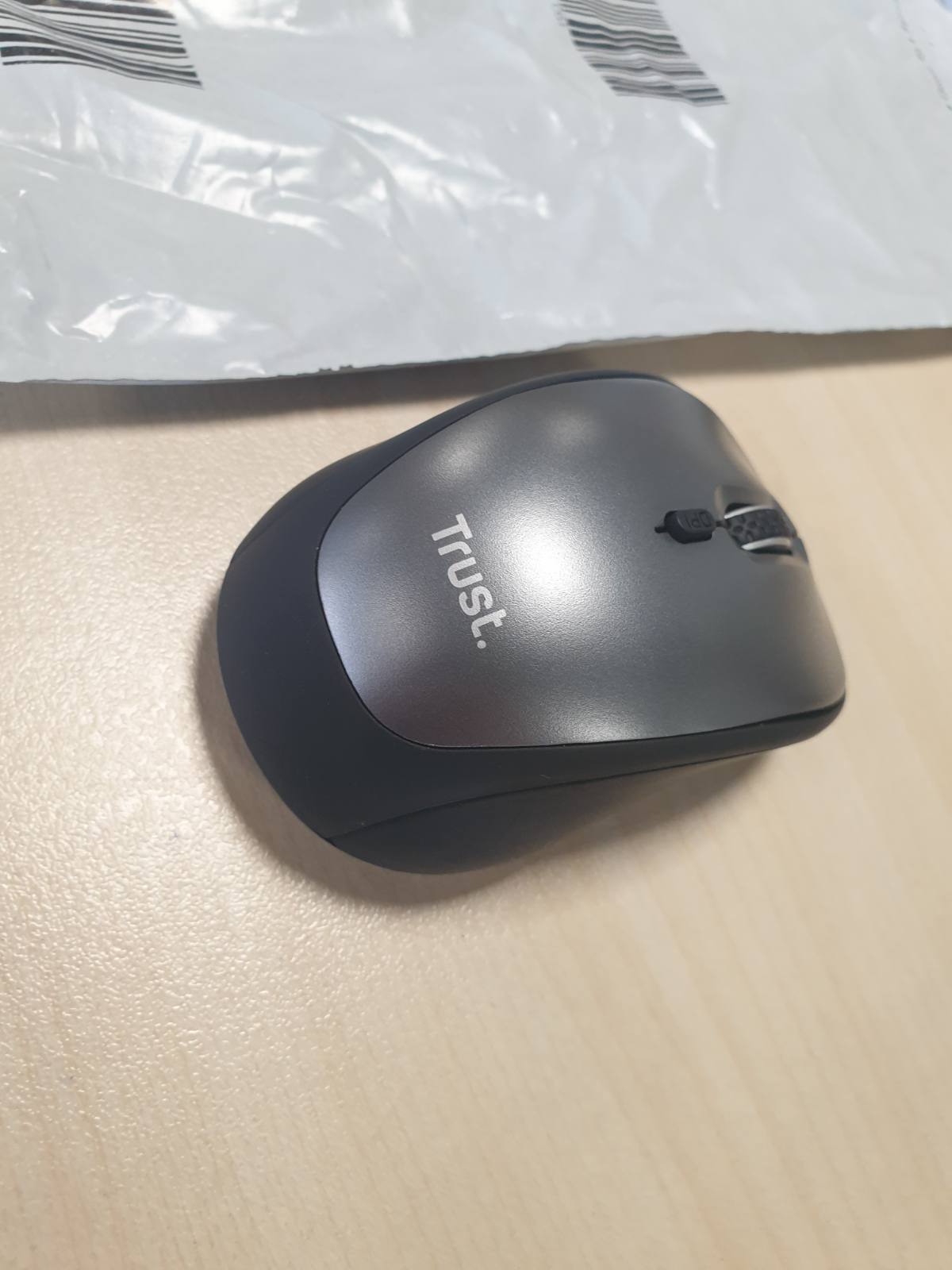 267265 - TRUST Maus pa tel Silent, 800-1600 DPI, 83% plastikë e ricikluar, marrës mikro USB, për laptop, PC, Mac - i zi