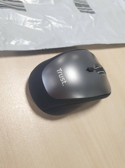267265 - TRUST Maus pa tel Silent, 800-1600 DPI, 83% plastikë e ricikluar, marrës mikro USB, për laptop, PC, Mac - i zi