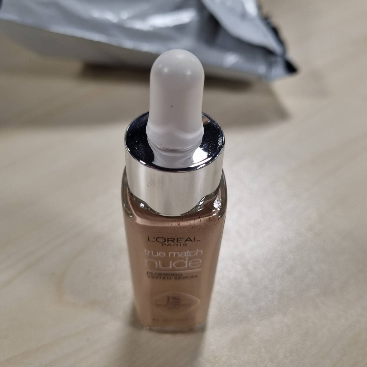 300902 - L'ORÉAL PARIS Fondatinë me Serum të Ngjyrosur True Match Nude Volumizing me Acid Hialuronik - 3-4 Light Medium - 30ml - Vegan