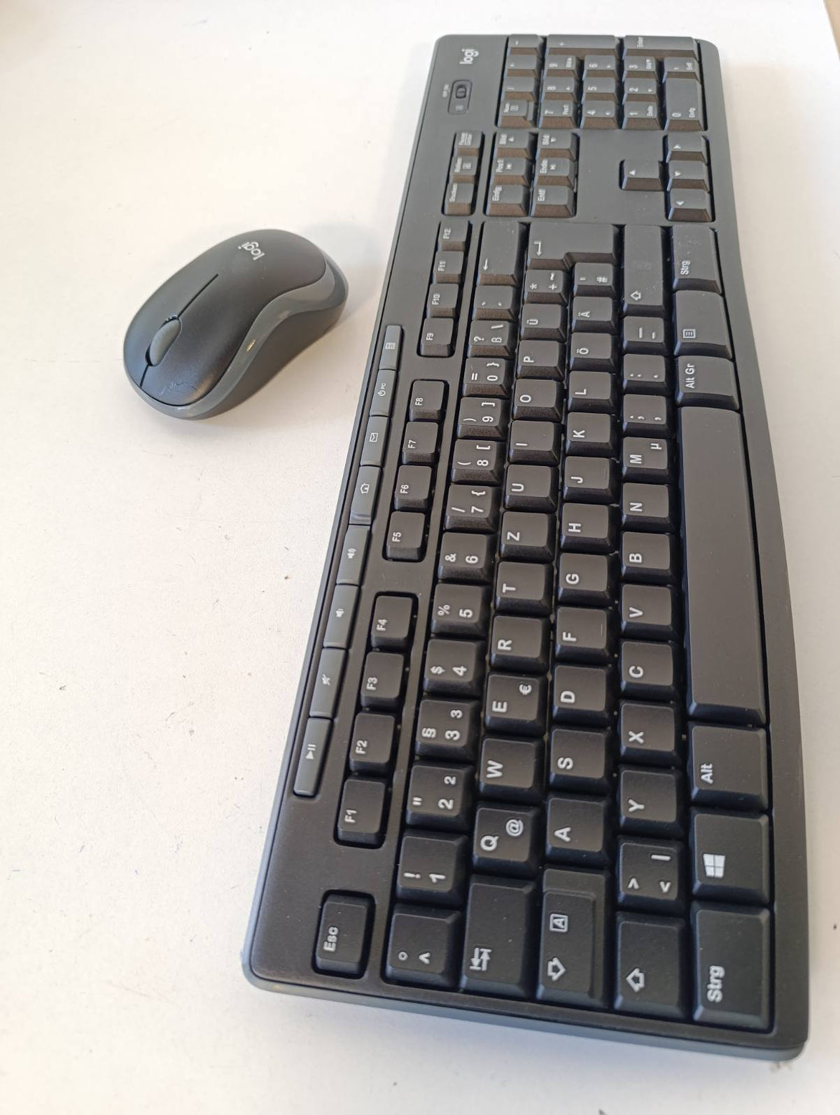 295173 - Logitech MK270 Set tastiere dhe mausi pa tel, lidhje pa tel 2.4 GHz, marrës Nano USB, jetëgjatësi e gjatë e baterisë, për PC/laptop me Windows dhe ChromeOS, paraqitje gjermane QWERTZ, e zezë