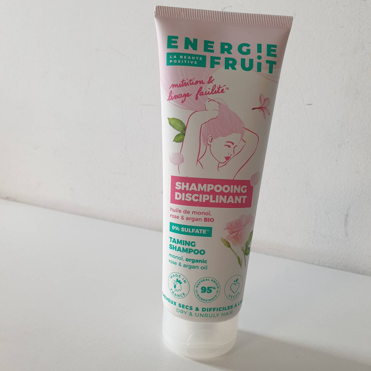 306955 - ENERGJI FRUTASH Shampo pa Sulfate, Vajra Monoi Organik, Trëndafili dhe Argani, Flokë të Thatë dhe të Padisiplinuar, Vegan, 250 ml