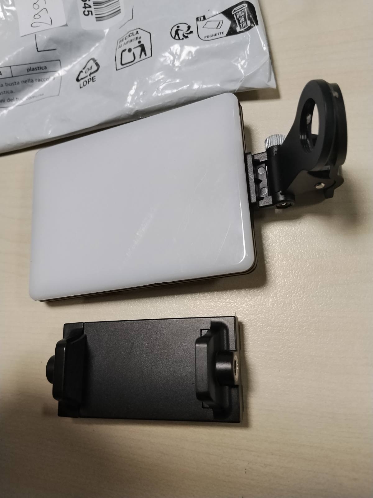 299429 - NEEWER Dritë Selfie me Kapëse Telefoni, 60 LED, 2000mAh e Rikarikueshme, 3 Modalitete Drite, Llambë Portative për Tablet/Laptop