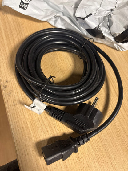 267275 - PREMIUMCORD Kabllo Energjie AA8230V 5m, Spinë Tokëzimi e Pjerrët në Prizën IEC C13, 3-polësh, e Zezë