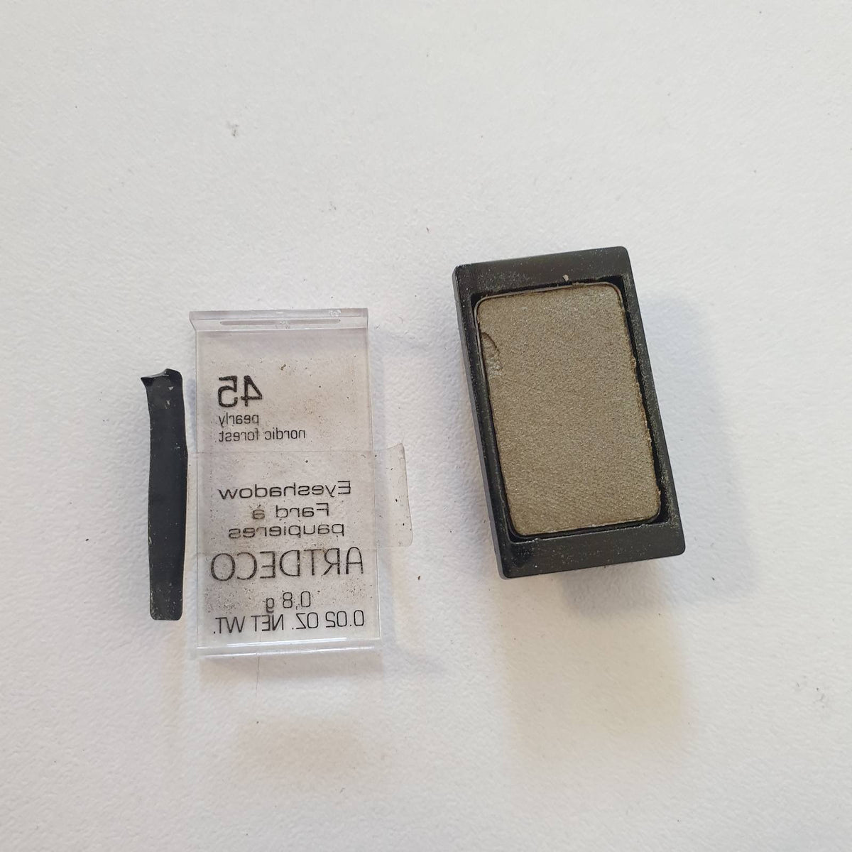301459 - ARTDECO Hije sysh Tone të gjelbra perlash, 1 x 1g, Hije sysh pudër me një shtresë perlash