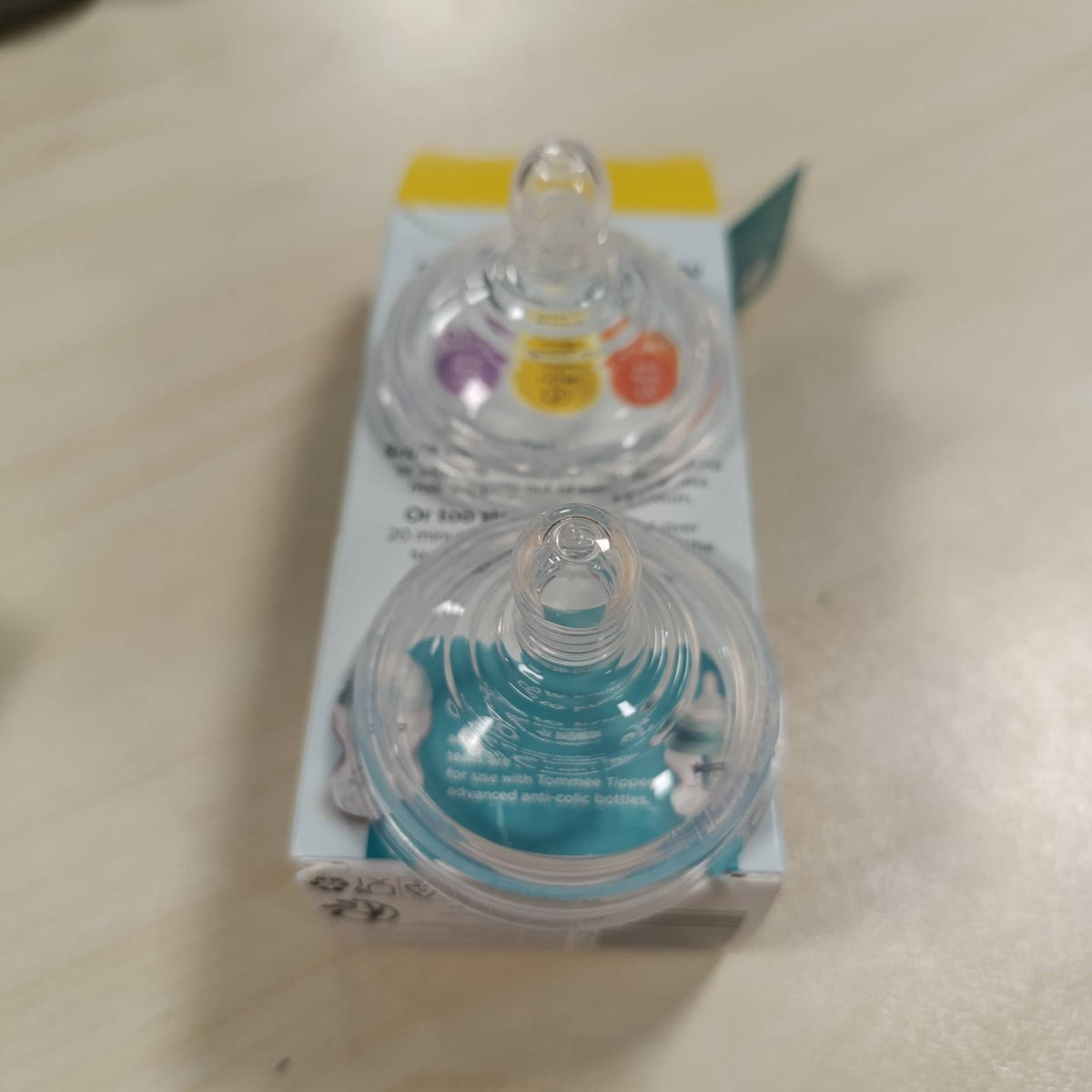 302585 - TOMMEE TIPPEE Thithë shisheje, silikon i butë, rrjedhje mesatare, 3+ muaj, pako me 2 pjesë