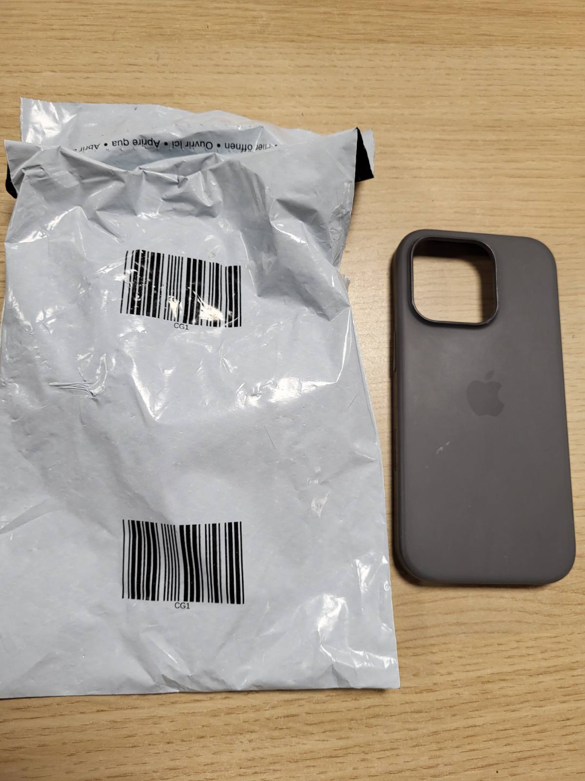 273101 - APPLE Mbështjellëse silikoni për iPhone 16 Pro me MagSafe – Gri Guri