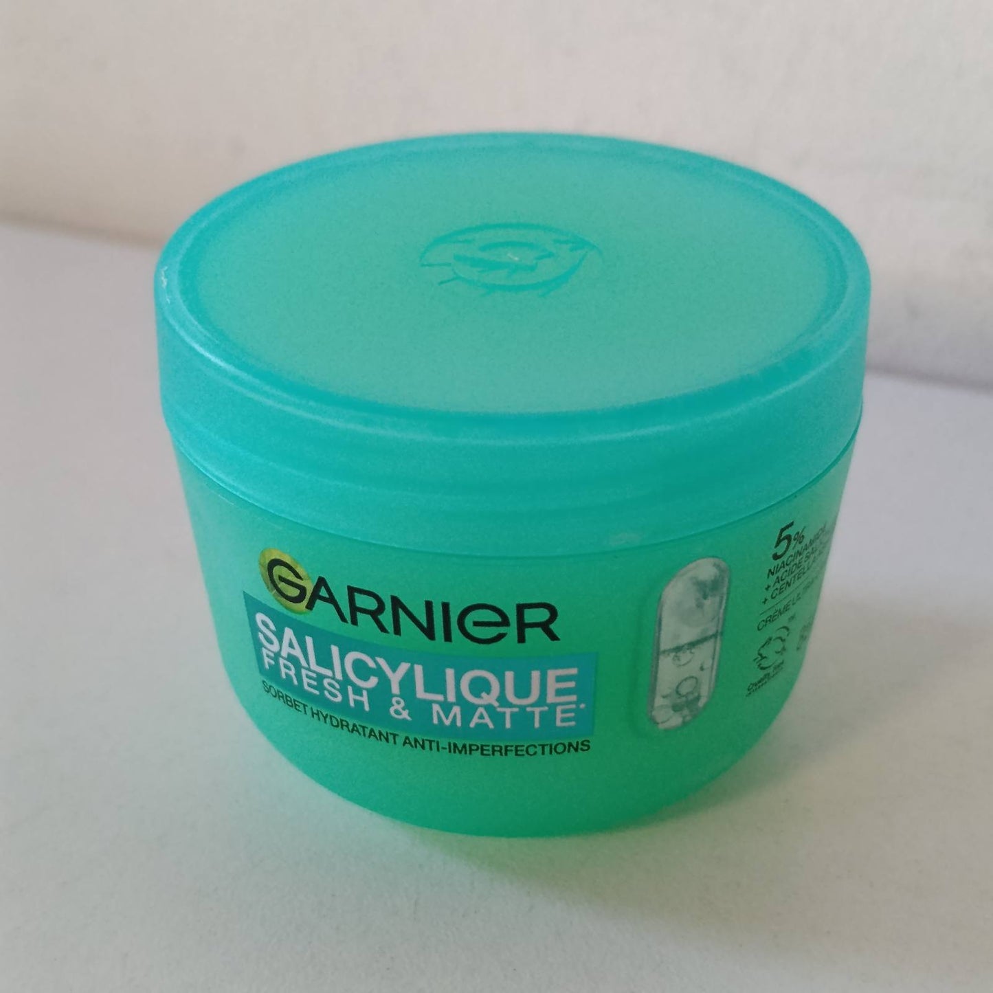 318870 - GARNIER Acid Salicilik Krem Sorbet Hidratues, 85 ml, zbut lëkurën, njëtrajtëson tonin, zvogëlon poret dhe sebumin, për të gjitha llojet e lëkurës