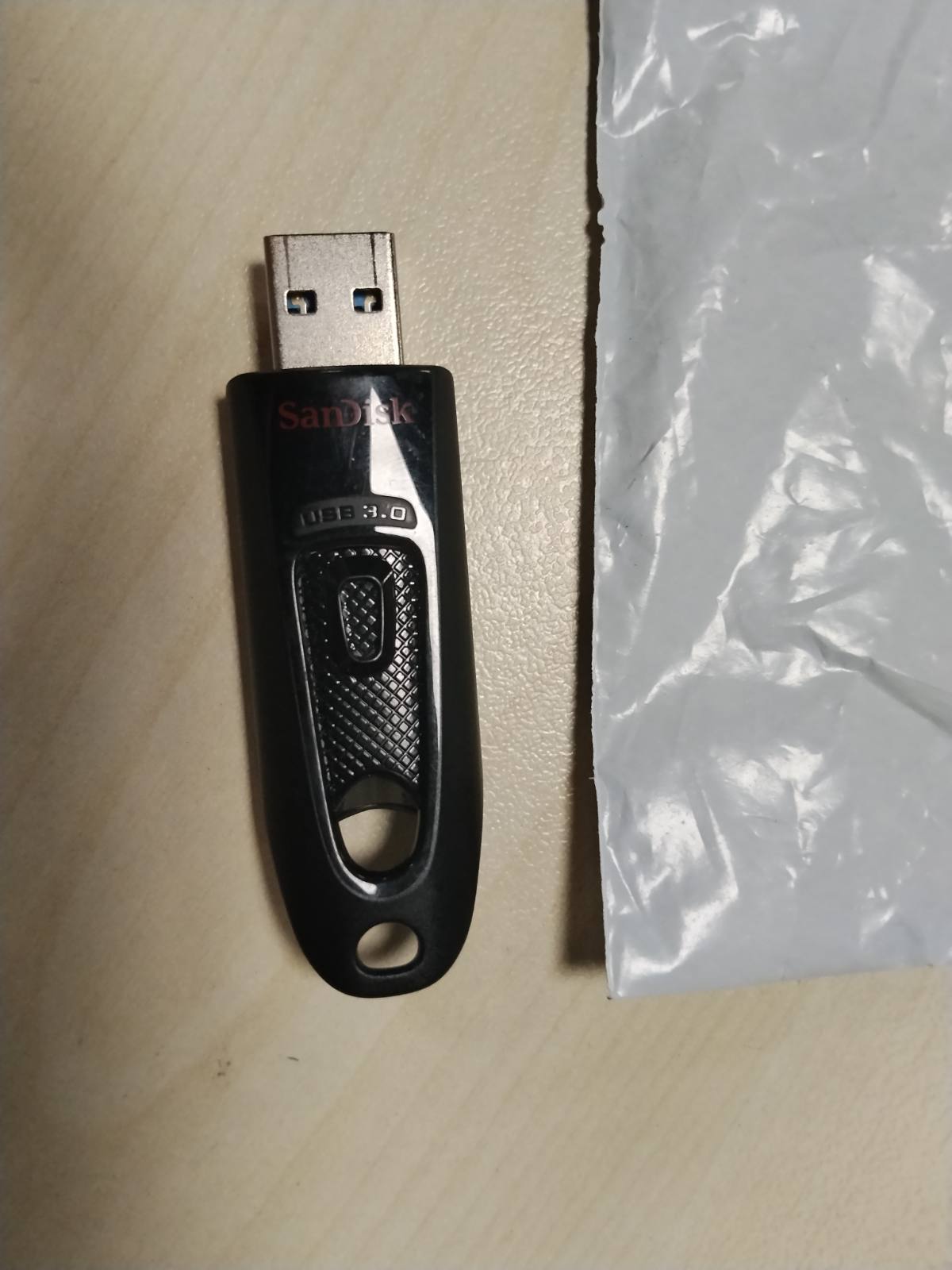 319703 - SanDisk Njësi flash USB 3.0 Ultra 256 GB, Shpejtësi Transferimi deri në 130 MB/s, Softuer SecureAccess, Mbrojtje me Fjalëkalim, e zezë