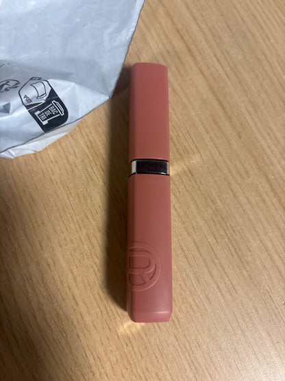 298699 - L'ORÉAL PARIS Buzëkuq i lëngshëm, ngjyrë intensive, formulë mat që zgjat gjatë, me acid hialuronik, rezistent ndaj njollave, ngjyra: 100, përfundim përrallor