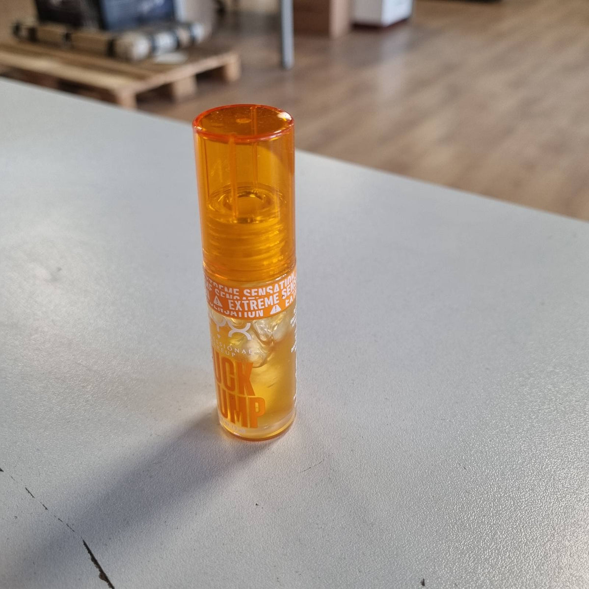297551 - NYX Professional Makeup Duck Plump Lip Lacquer, ngjyrë intense, shumë i pigmentuar, përfundim ultra me shkëlqim, me vaj xhenxhefili, vegan, nuanca: pikante e qartë