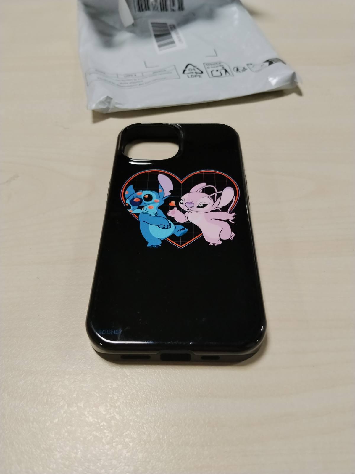 299641 - DISNEY Mbështjellëse Lilo and Stitch në formë zemre për iPhone 15