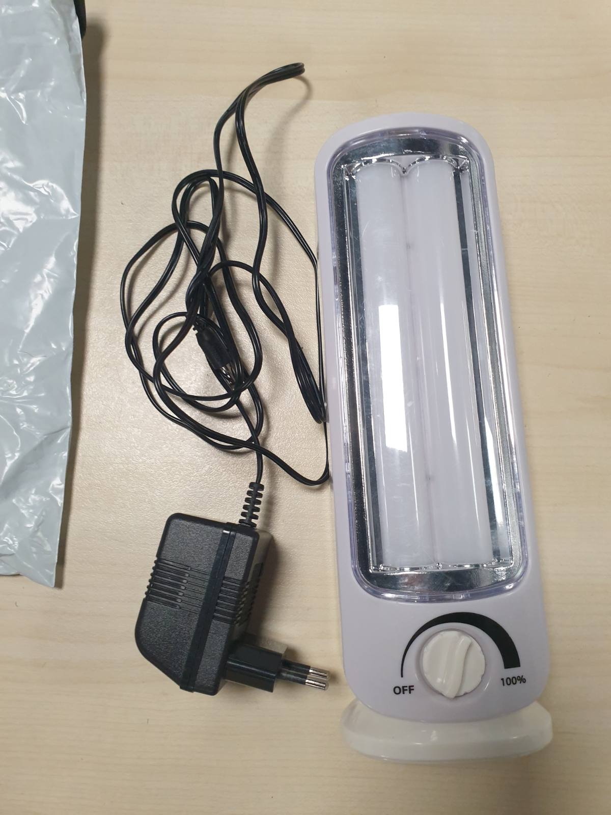 185041 - VELAMP IR162 TWIX - Llambë Emergjence LED, E Rikarikueshme, Super e Ndritshme (300 Lumen), E Zbehtë, E Kompakte me Karikues të Jashtëm