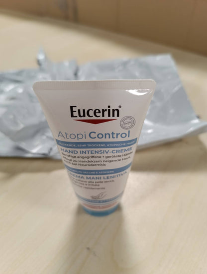 298593 - EUCERIN - Krem qetësues për duart Atopi Control 75 ml, për duar me dermatit atopik, formulë riparuese me ceramide për lëkurë të thatë dhe ekzematike