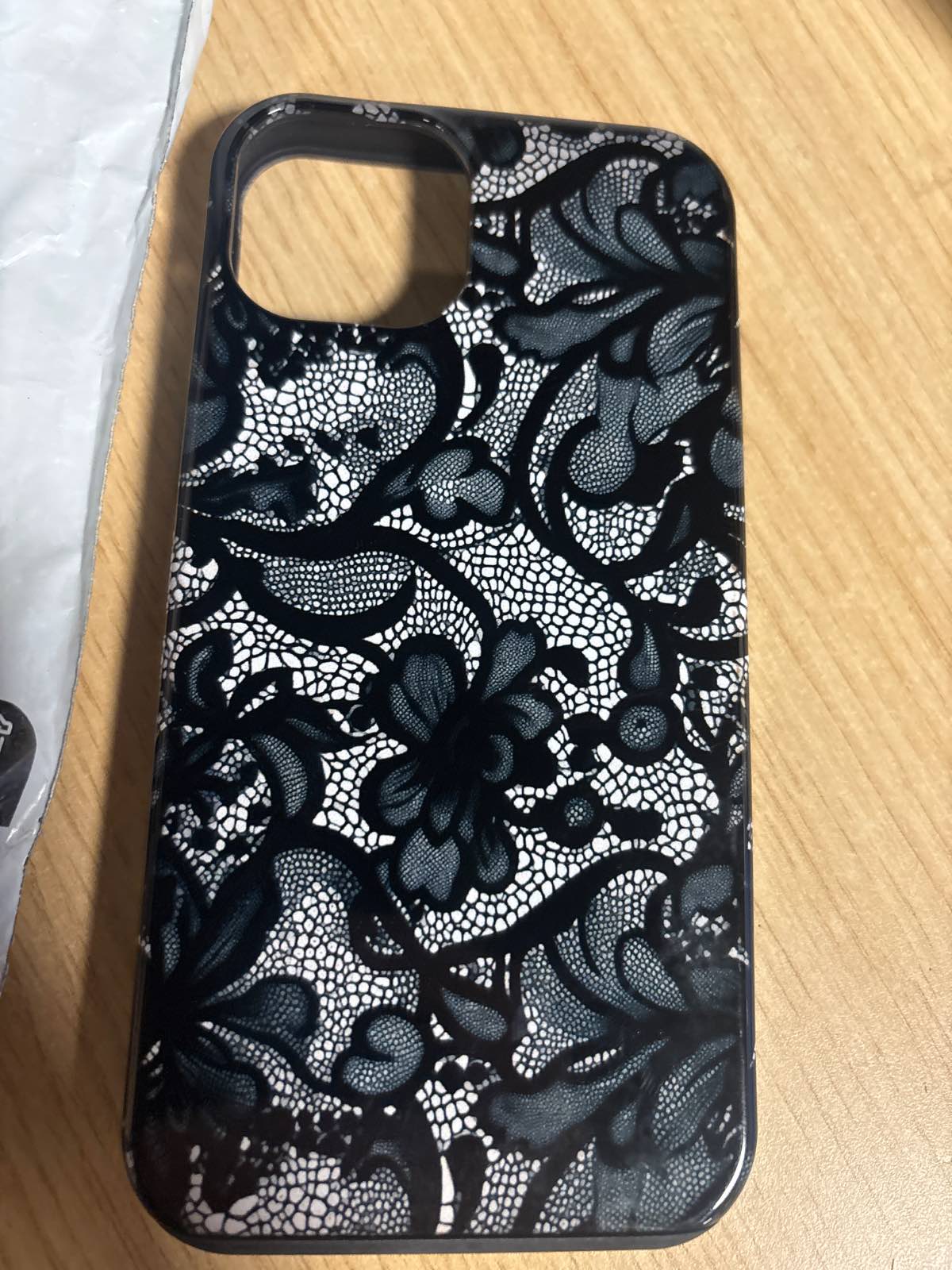 299726 - Mbështjellëse me dantellë të zezë për iPhone 13