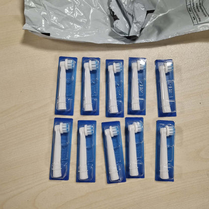 300487 - ORAL-B Pako me 10 koka furçash zëvendësuese Pro, të bardha, me fije ultra të buta për mishra dhëmbësh më të shëndetshëm.
