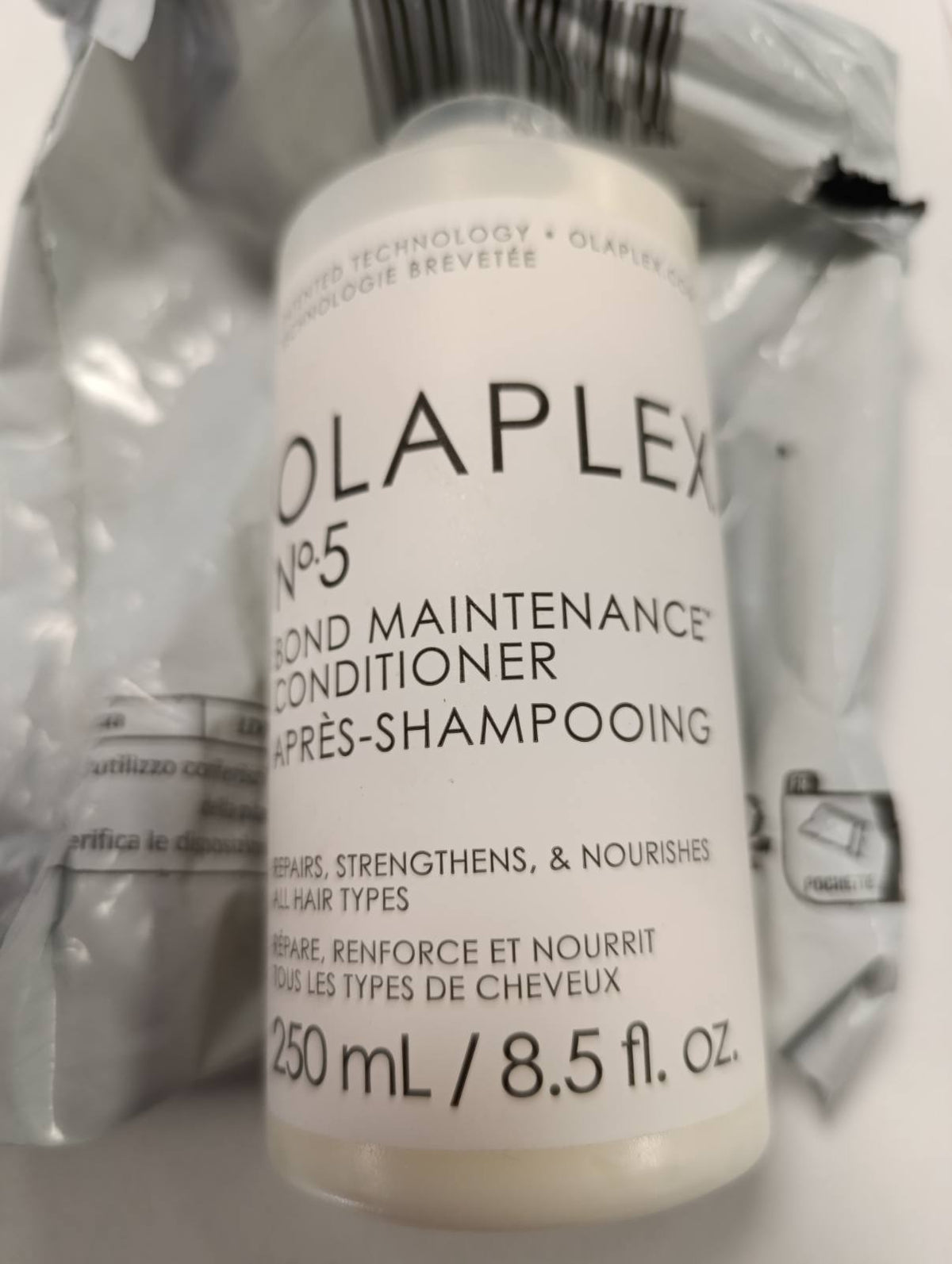 306236 - OLAPLEX Balsami Mirëmbajtës No. 5 Bond, 250ml, Pa Sulfate, Riparon dhe Ushqen të Gjitha Llojat e Flokëve