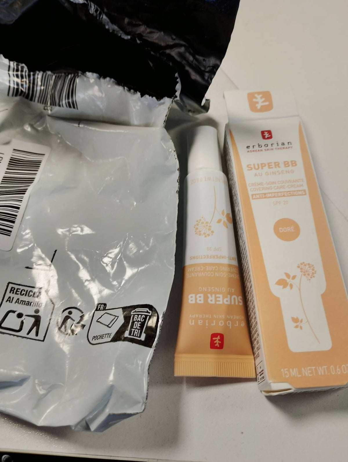 303326 - ERBORIAN SUPER BB - Krem Dite me Ngjyrë, 15 ml, Ushqen Fytyrën dhe Ndihmon Kundër Njollave, Kujdes Korean me Xhensen dhe Niacinamide