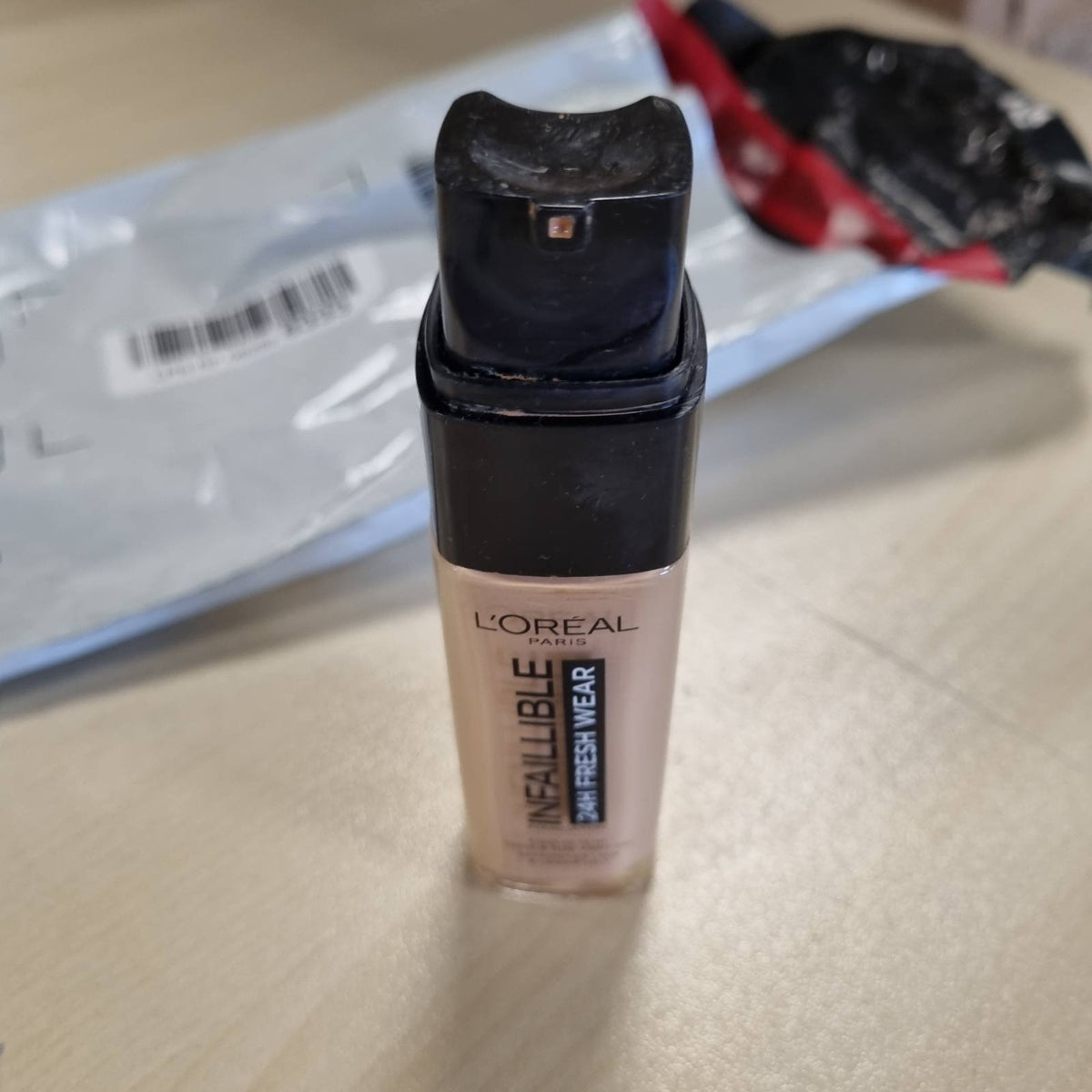 303676 - L'ORÉAL PARIS Fondatinë e lëngshme Infallible 32h Fresh Wear, për të gjitha llojet e lëkurës, nuanca: Beige Rosé (145), 30 ml.