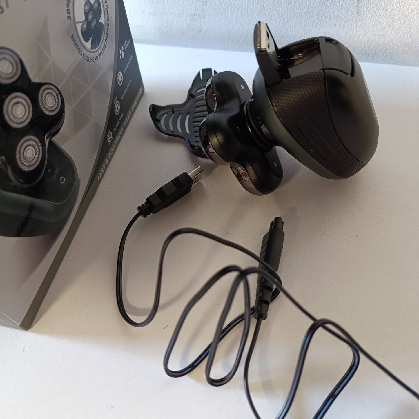 271157 - REMINGTON Brisku për Meshkuj me Kokë Tullace, Funksion Turbo Boost, 5 Koka Rroje, I papërshkueshëm nga uji, XR1600