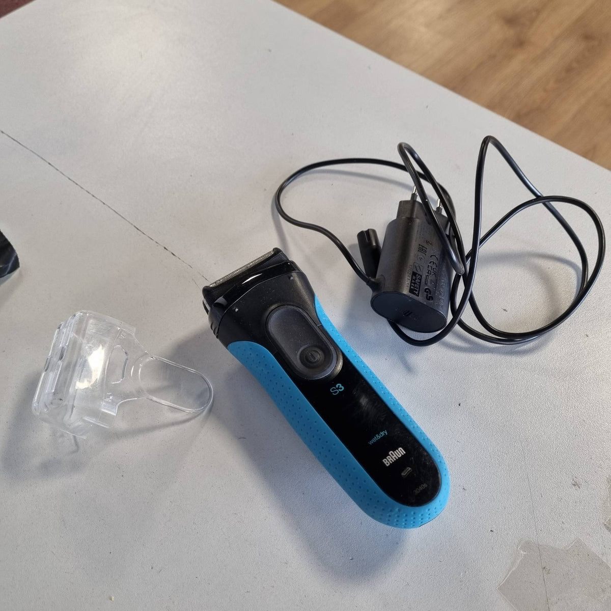 300290 - BRAUN Makinë rroje elektrike Series 3 ProSkin, për flokë të lagur dhe të thatë, 3040s, e zezë/blu