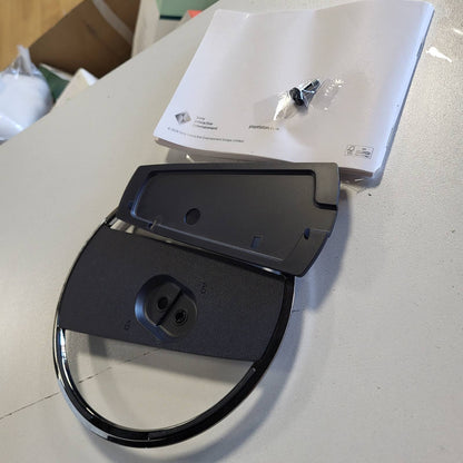 320003 - SONY Mbështetëse vertikale zyrtare PlayStation për konsola standarde dhe dixhitale 5", Montim i sigurt me vida, dizajn premium me përfundim kromi, ngjyra: e zezë