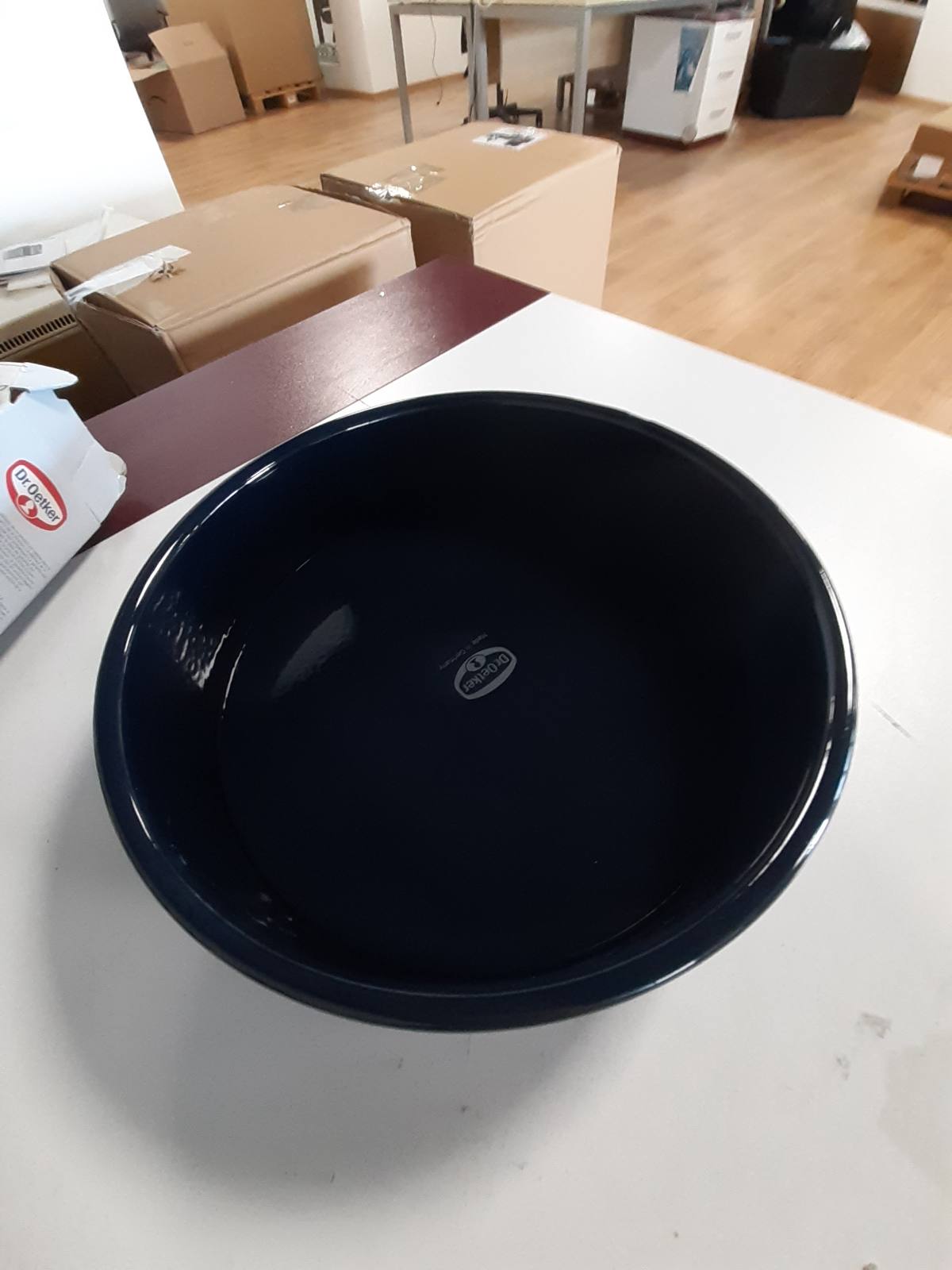183340 - DR. OETKER - Tavë Pjekjeje Rrumbullakët Baking Love Enamel Ø 26 cm me Bazë të Lëvizshme, Smalti Rezistent ndaj Prerjeve dhe Gërvishtjeve, e Përshtatshme për Kek dhe Tarta