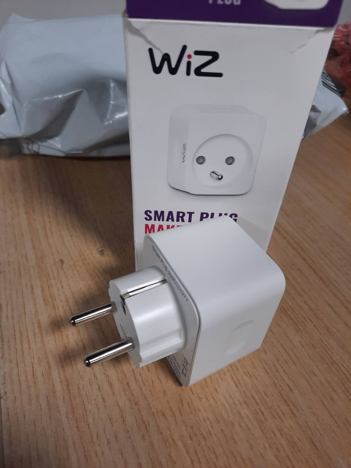 185807 - WIZ Prizë Inteligjente, Tipi F, 230V, Kontroll Inteligjent, Komandë Zanore, 1 Pako