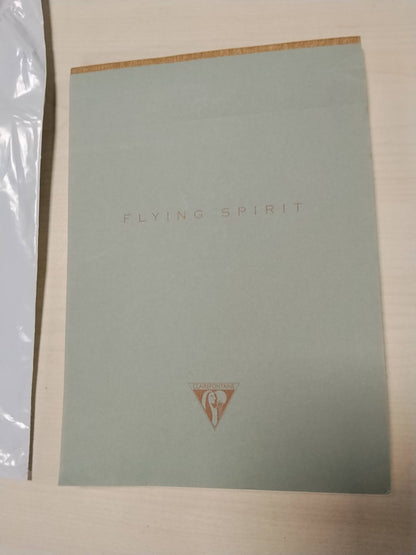299925 - CLAIREFONTAINE, Bllok letre A5 (14.8 x 21 cm), 140 faqe të shkëputshme me rreshta, letër fildishi 90g, kopertinë kartoni gri-jeshile