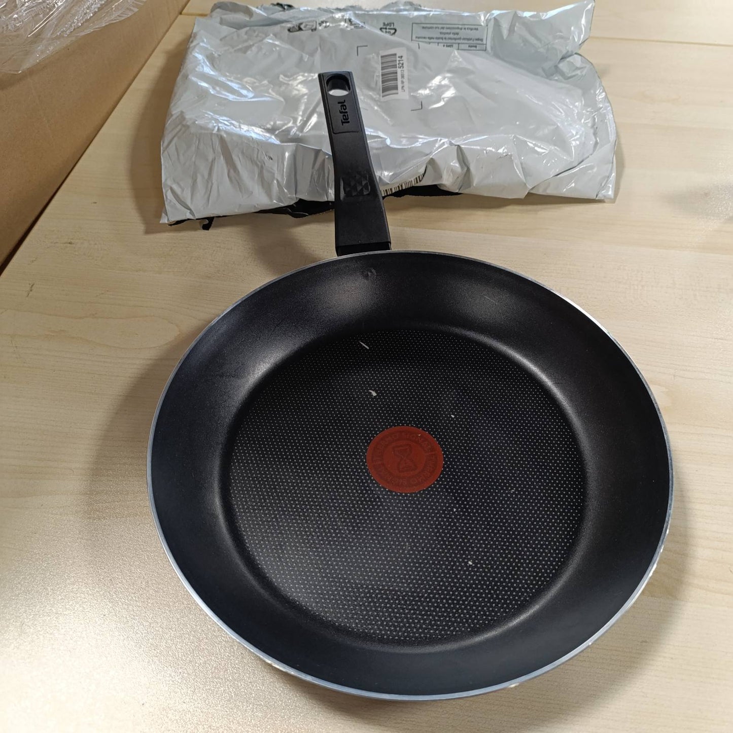 197482 - TIGAN TEFAL Easy Cook & Clean 28cm, Shtresë Jo Ngjitëse, Thermo-Sinjal për Temperaturën Ideale të Skuqjes, I Papërshtatshëm për Soba me Induksion, Shpërndarje e Barabartë e Nxehtësisë, Prodhuar në Francë, Modeli B5550633