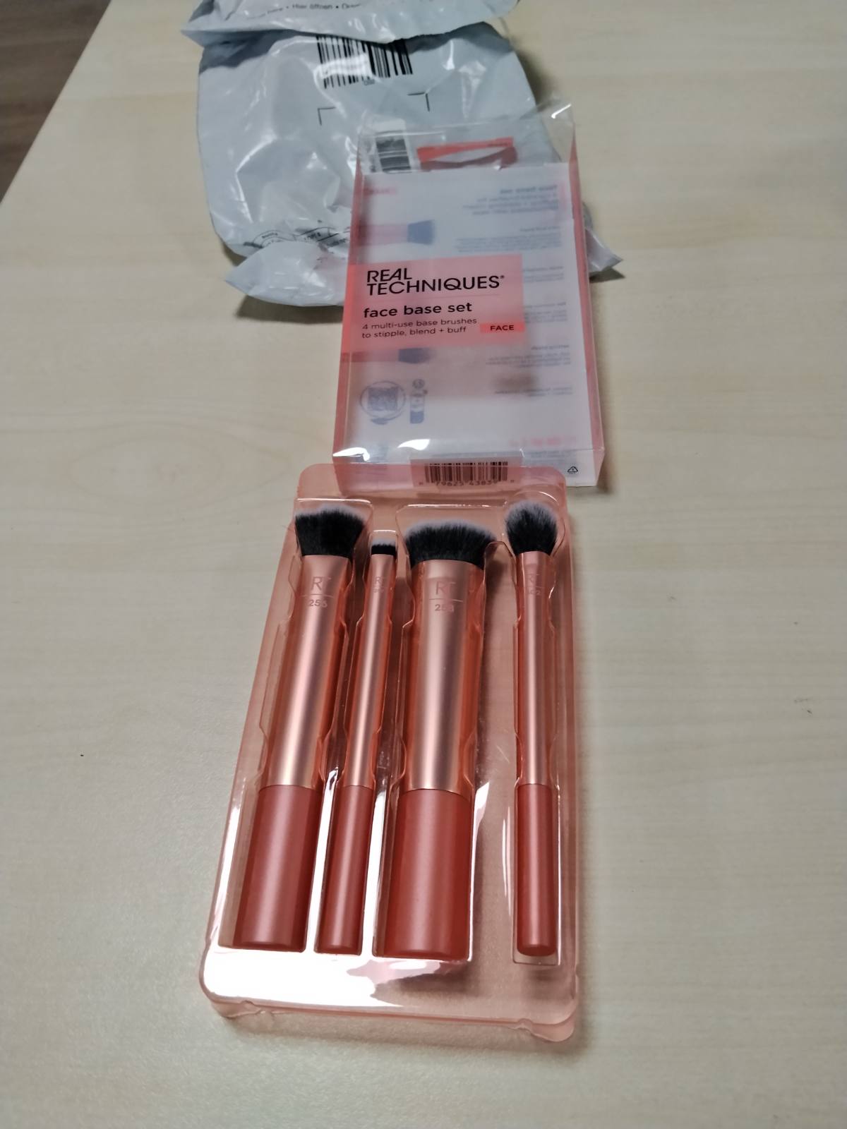 300787 - Real Techniques, set me 4 Furça për Makeup të Fytyrës