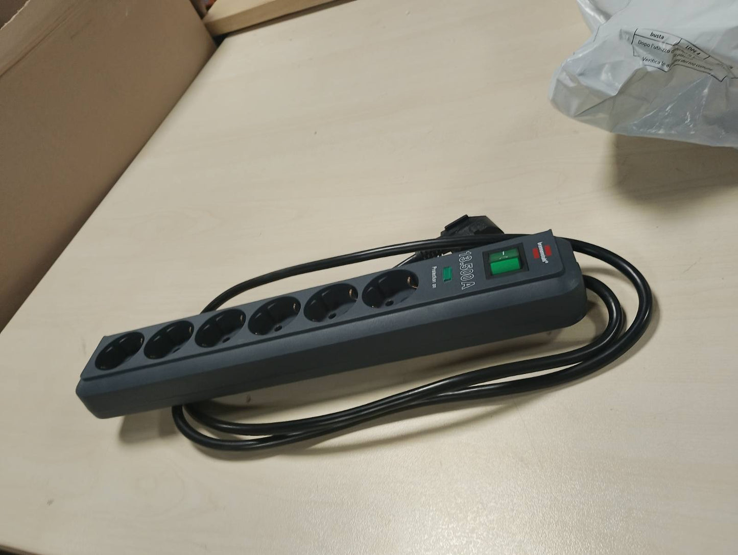 294060 - BRENNENSTUHL Shirit elektrik Eco-Line me 6 priza dhe mbrojtje nga mbingarkesa (kabllo 1.5 m, çelës i ndriçuar, mbrojtje deri në 13,500A) Antracit