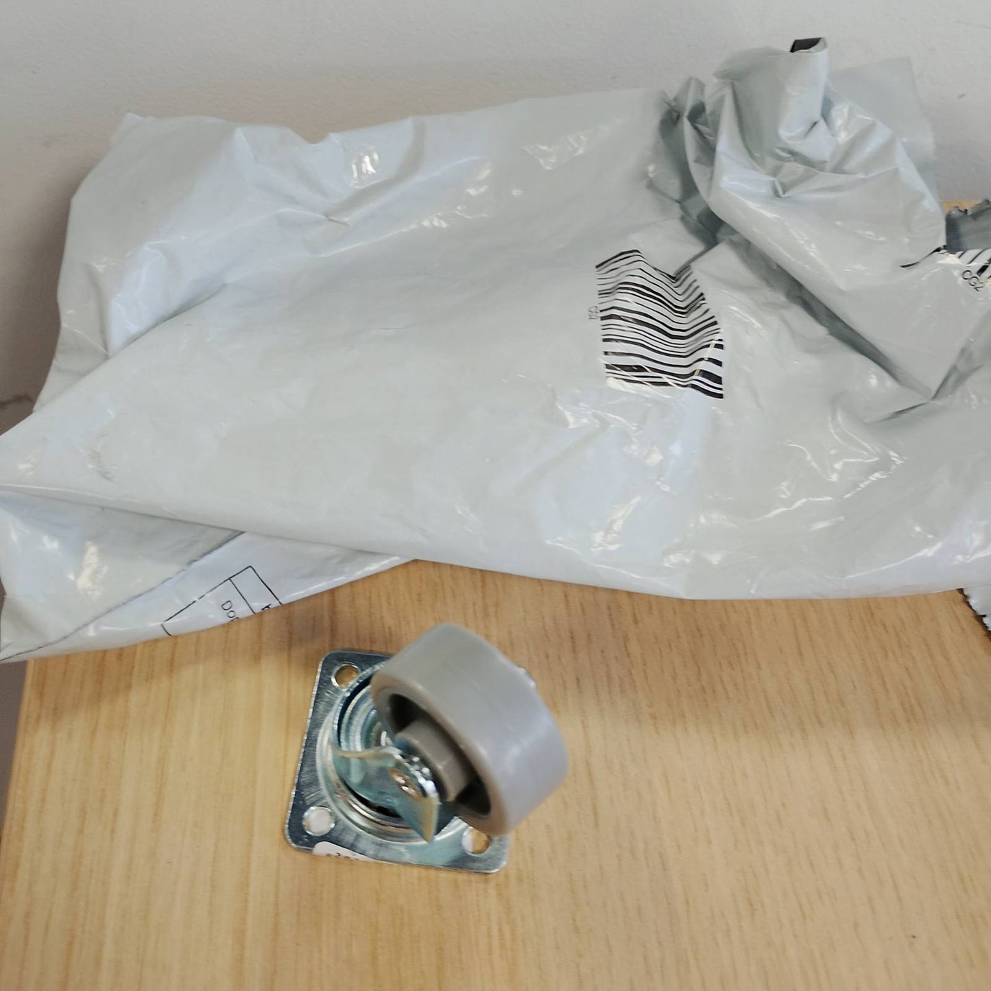 322800 - DÖRNER + HELMER Rrotullues mobiljesh, 36 mm x 15 mm, rrotë plastike, kapacitet ngarkese 35 kg, pllakë 42 mm x 42 mm, pa frenë