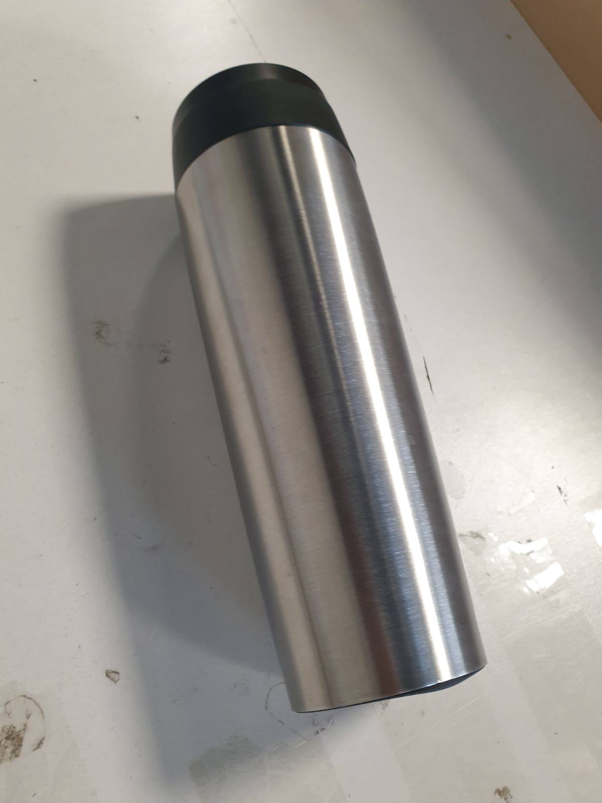 196494 - EMSA N20219 Filxhan Udhëtimi Klasik i Izoluar, 0.5 Litra, Kapak i Ri Komod me Vidë, Çelik Inox, Mban Pijet të Ngrohta për 6 Orë dhe të Ftohta për 12 Orë, 100% i Papërshkueshëm nga Rrjedhjet, i Sigurt për Lavastovilje, Hapje për Pirje 360°