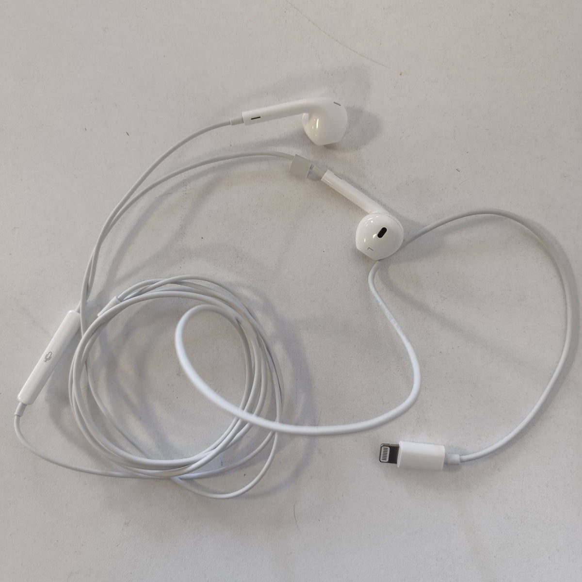 296119 - APPLE Kufje EarPods me lidhës Lightning