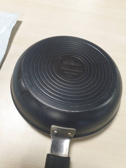 162341 - TIGAN FISKARS, Ø 20 cm, Alumin/Plastikë, Rezistent ndaj Gërvishtjeve, me Shtresë Jo-ngjitëse, e Përshtatshme për të Gjitha Sobat, e Zezë, 1052221